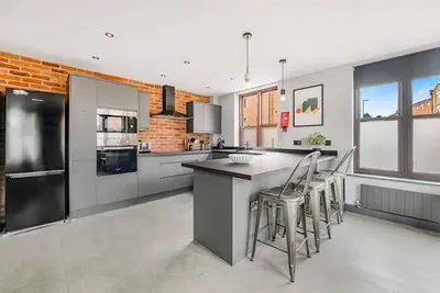 Image de 20% Off - 6Bed Derby Apt - Sleeps 12 - Parking