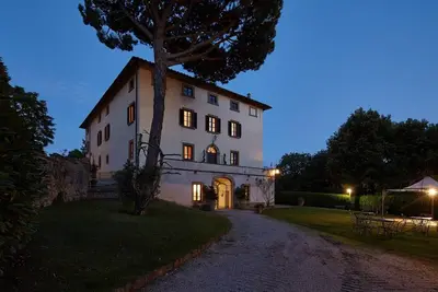 Image de Villa Borgo Il Castagno – Villa historique avec piscine privée sur les collines toscanes