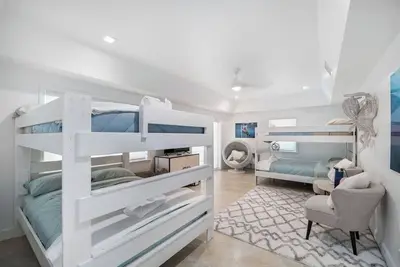 Image de Luxury 5br, 5. 5ba Oceanfront Villa with Private Dock at Old Bahama Bay.
