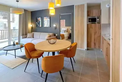 Image de Wifi, à 100m des pistes de ski, piscine, sauna, hammam, balcon, télévision, casier à ski, 57m²