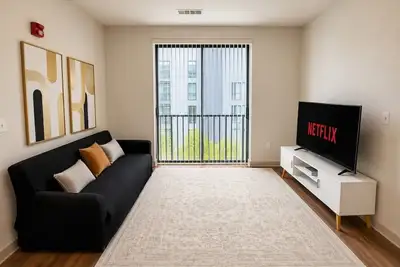 Image de Chic 2br Stay in Downtown Bhm
