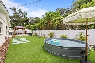 Image de Walk to Park|Family Oasis w/ Stock Tank Pool & Spa