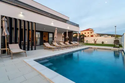 Image de Beautiful home in Kolan with private swimming pool, can be inside or outside