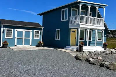 Image de Cozy cottage on Admiralty Bay in charming Coupeville with beautiful water views