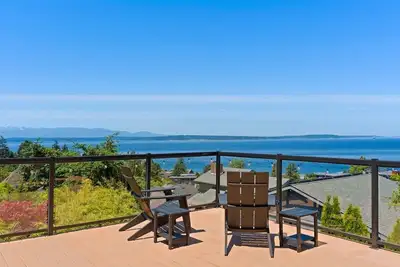 North Beach Modern · Beach Access & Private Yard