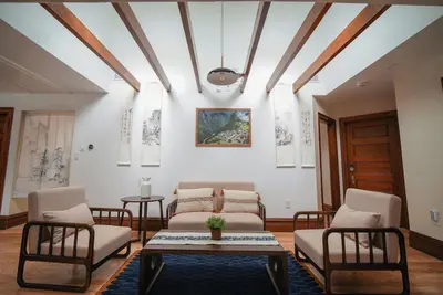 Image de Airy 2br: A Blend of East & West