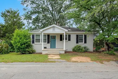 Image de 3 Mi to Dtwn Columbia! Charming Home w/ Yard
