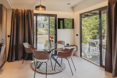 Image de Retraite de luxe en forêt avec accès à la piscine