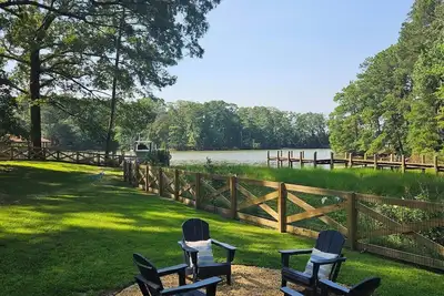 Image de Waterfront Retreat with Private Dock