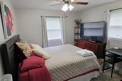 Image de Private 1st floor, Separate Entry, Near Quantico, 1 or 2 bedroom, Gym & Laundry.