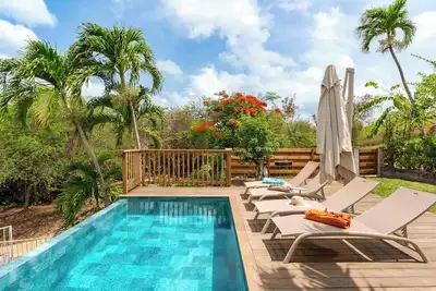 Image de Villa Belle piscine à débordement, charme unique avec ses 3 chambres climatisées