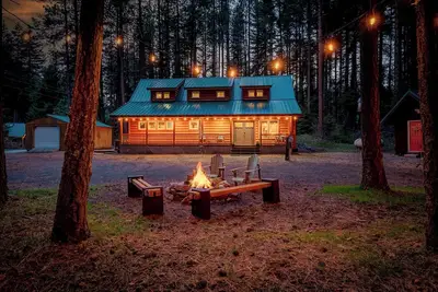 Image de Beautiful home nestled in the forest walking distance to Lake Cle Elum/Beach.