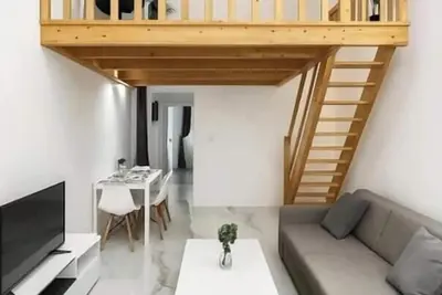 Image de Skylit Loft Duplex in Historic Old Town Courtyard