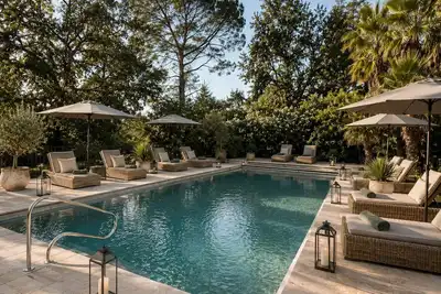Image de Luxury Provençal villa recently refurbished to an exceptional standard.