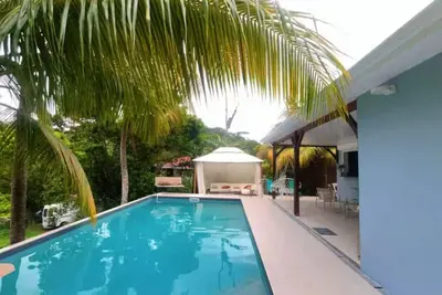 Image de Villa Noèsis – Piscine privée, 3 chambres, écrin tropical à 15 min des plages.