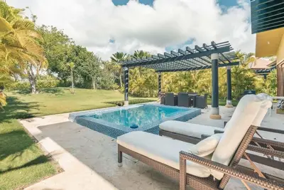 Image de Tropical villa with pool at Green Village B843