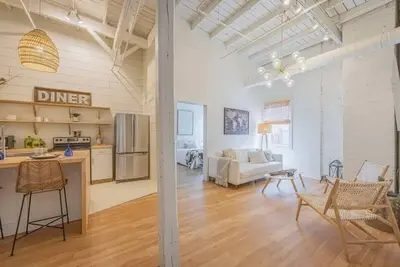 Image de Darlin' Downtown Dawghouse