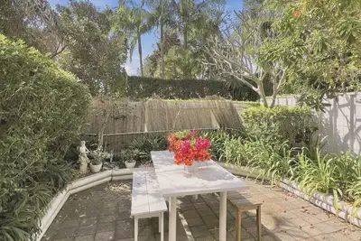 Image de Est11 - Balmoral Breeze | Leafy 2-Bed Duplex Garden Apartment Near the Beach