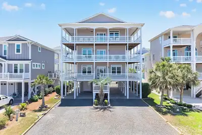 Image de Spacious 7-bedroom Beach House in fantastic Ocean Isle Beach w/ Private Pool&Ac