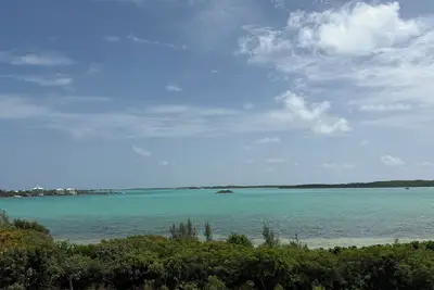 Image de Quaint 3-bedroom home on a peaceful bay awaits you. Minutes from George Town.