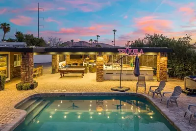 Image de Lux Resort - Pool, Pickleball, Hot Tub, and more!