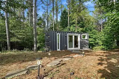 Image de Peaceful Woodland Retreat with Private Hot Tub near The Greystone Estate, Ball Ground, Georgia