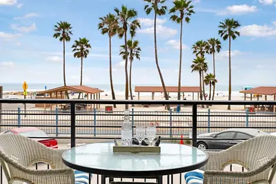 Image de Beachfront 2br Harbor Condo w/ Ocean View Balcony