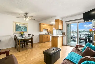 Image de Harbor View Condo | Walk to Beach Sleeps 4 Guests