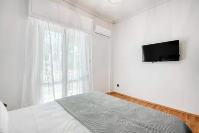 Image de Spacious 3-Bedroom Apartment with Balcony | Walk to Glyfada Center & Beach