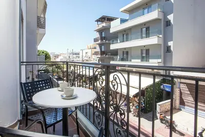 Image de 2br Apartment with 2 Bathrooms in Rhodes Center