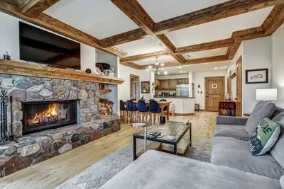 Image de New! Premium Arrowhead Village 1br Condo Walk to Lift!