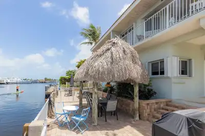 Image de Charming Kcb Canal Front 3 Bedroom Duplex With Cabana Club - Pool & Beach Access