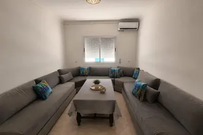 Image de 5-minute drive from the beach; Ac, free Wi-Fi, parking