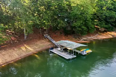 Image de Lake Hartwell Home + Cottage, Private Dock, Hot Tub, Game Room with pool table!