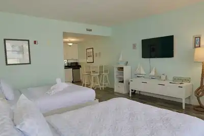Image de Beach community, ground unit, sleeps 4, steps from pool