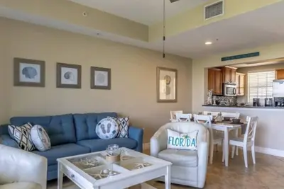 2 mins from beach, waterfront views, sleeps 7