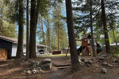 Image de Mountain Getaway • Hot Tub • Game Room • Sleeps 10 • Minutes to Payette Lake
