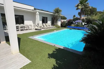 Image de Location, villa Serignan, (34410)  6  personnes, piscine, privée, échauffée.