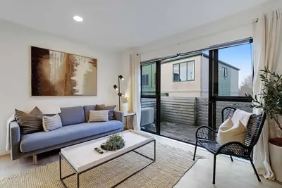 Image de Vibrant Family 2br Townhouse with Air-Con and Deck