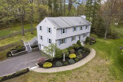 Image de Charming 3-bedroom house in peaceful Scarborough perfect for relaxing.