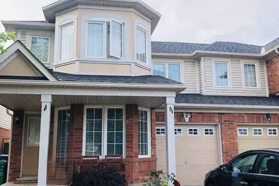 Image de Beautiful 3br semi detached (entire) home in Brampton