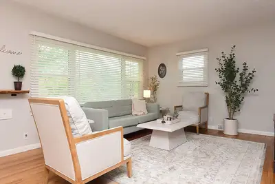 Image de Cozy Aksarben Gem 2br • Quiet • Fenced Yard