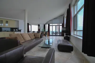 Image de Appartement avec vue sur le lac et deux balcons