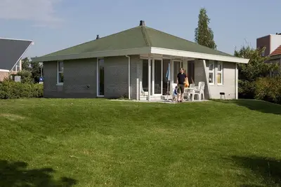 Image de Bungalow bien-être compact au bord de l'eau