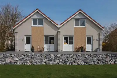 Image de Bungalow de luxe confortable au bord de l'eau