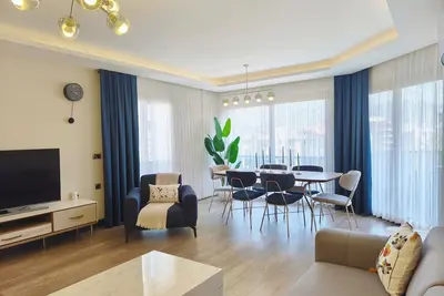 Image de Utopia Suite Residence – 4-Bedroom Apartment in Izmir with a Forest View