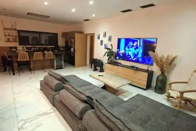 Image de Villa récente avec piscine 4 chambres à 25 mi de la plage dans un quartier calme