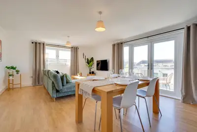 Image de Modern Riverside Flat in City Centre, Free Parking - Pass the Keys