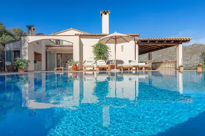 Villa élégante avec piscine chauffée, à Pollença