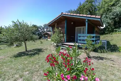 Image de Chalet d'alpion avec piscine partagée, terrasse privée et jardin partagé